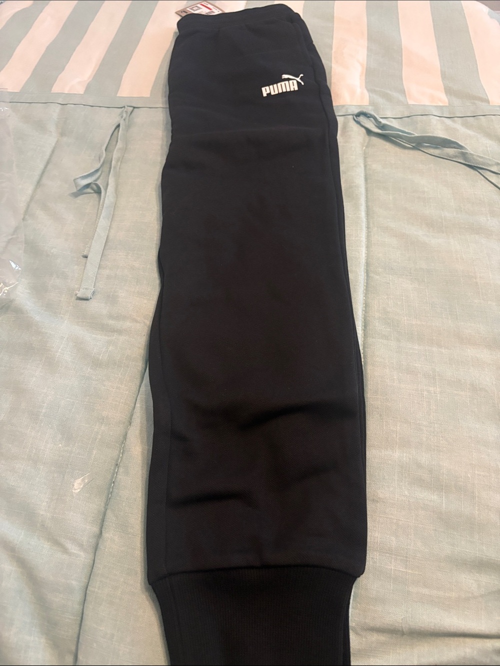 Puma women’s fleece Jogger Sweatpants 26” inseam xs
